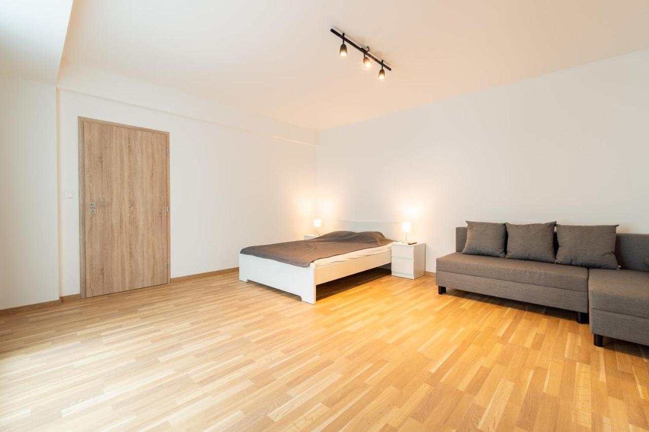 Brand New Two #26 With Free Secure Parking Close To Center Apartament *